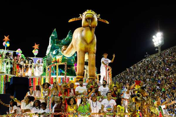 Os desfiles das escolas de samba começaram a ser realizados a partir da década de 1930 e atualmente são um dos eventos mais significativos da cultura brasileira.[1]