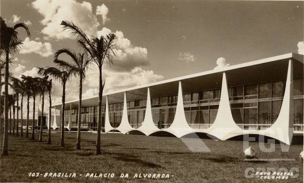 Em 21 de abril de 1960, a cidade projetada por Oscar Niemeyer e Lúcio Costa foi inaugurada.[1]