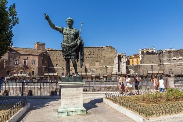 Com a crise da república, Otávio Augusto tornou-se imperador romano e governou o império de 27 a.C. a 14 d.C. [1]