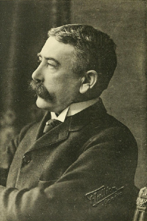 O linguista Ferdinand Saussure foi o “pai” do estruturalismo, introduzindo-o na linguística.