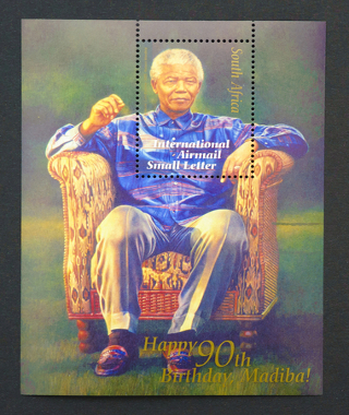  ​Selo sul-africano em homenagem aos 90 anos de Mandiba, um dos apelidos de Mandela.[2]