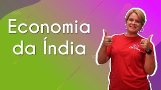 "Economia da Índia" escrito sobre fundo colorido ao lado da imagem da professora