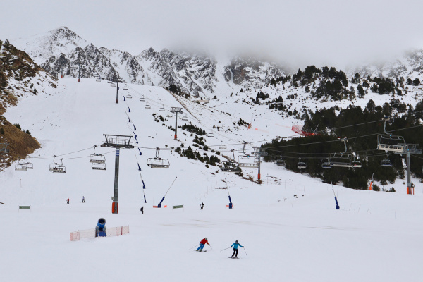 As estações de esqui são grandes atrativos turísticos de Andorra. [1]