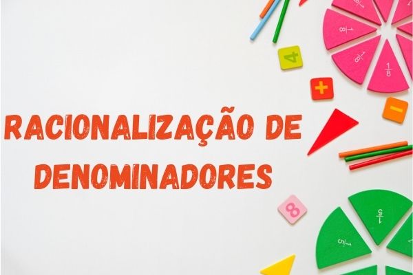 Objetos matemáticos ao lado do escrito "racionalização de denominadores"