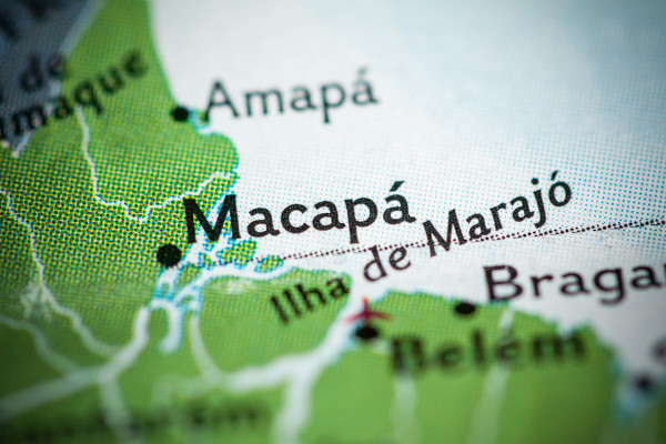 Foto de mapa que mostra parte do estado do Amapá com foco em Macapá.