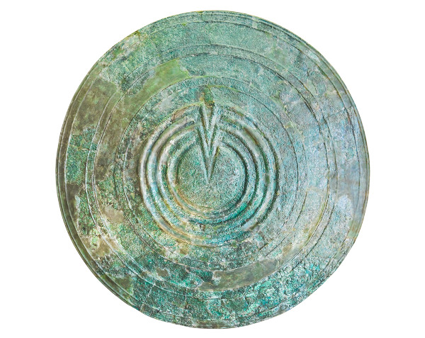 Um antigo escudo de bronze. O estanho com o cobre formam essa liga.