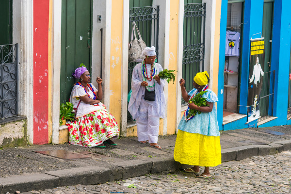 Benzedeiras/benzedeiros na praça do Pelourinho, em Salvador