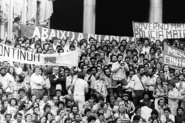 Lula liderando um protesto no final da década de 1970.[1]