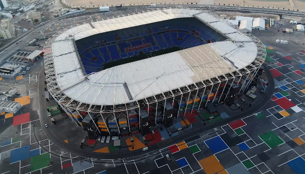 Vista aérea do estádio Ras Abu Aboud, construído com contêineres para ser desfeito depois da Copa do Catar