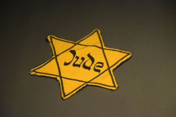 O antissemitismo pode ser definido como o ódio às populações de origem semita, com destaque para os judeus.