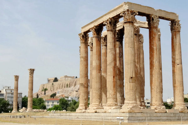 Ruínas do templo construído em Atenas como homenagem para Zeus Olímpico.