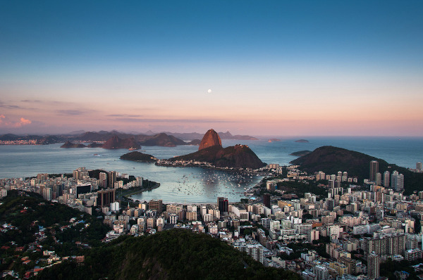  Vista do morro do Pão de Açúcar, localizado no Rio de Janeiro, no Brasil.