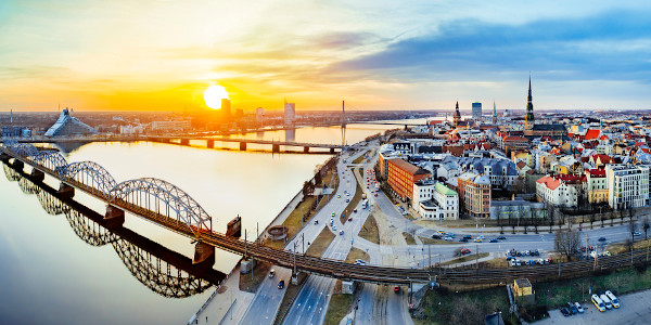 Vista da cidade de Riga, capital da Letônia.