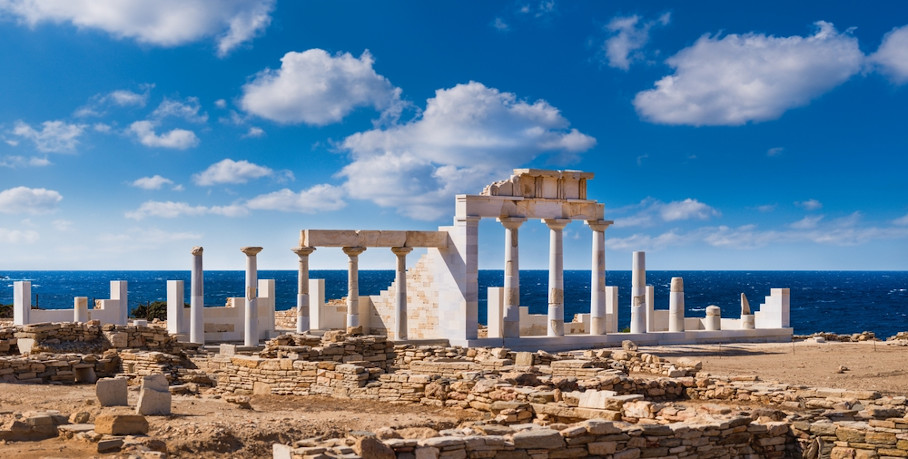 Ruínas de uma construção grega do Período Arcaico da Grécia Antiga.