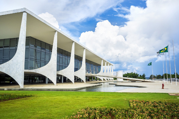 O Palácio do Planalto, em Brasília, é o local oficial de trabalho do presidente da República, chefe do Executivo brasileiro. [1]