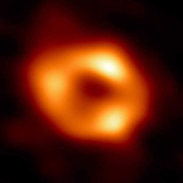 Sagitário A*, buraco negro localizado no centro da Via Láctea