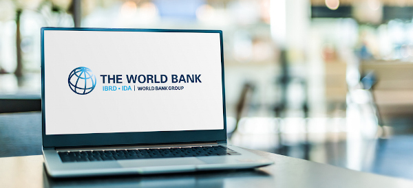 Logotipo do Banco Mundial (The World Bank) em notebook.