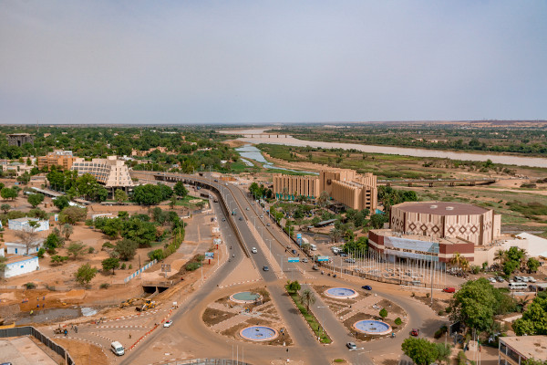 Vista aérea da cidade de Nimei, capital do Níger, país considerado um dos mais subdesenvolvidos do mundo. [1]