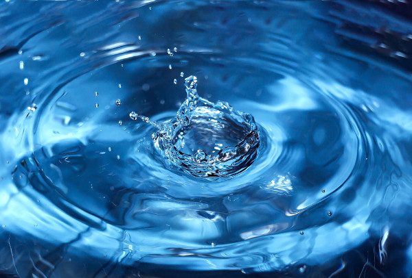 Água no estado líquido, um dos estados físicos em que pode ser encontrada na hidrosfera.