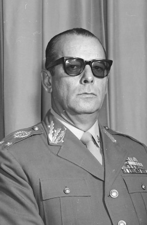 Retrato de João Figueiredo, o último presidente militar da Ditadura Militar.