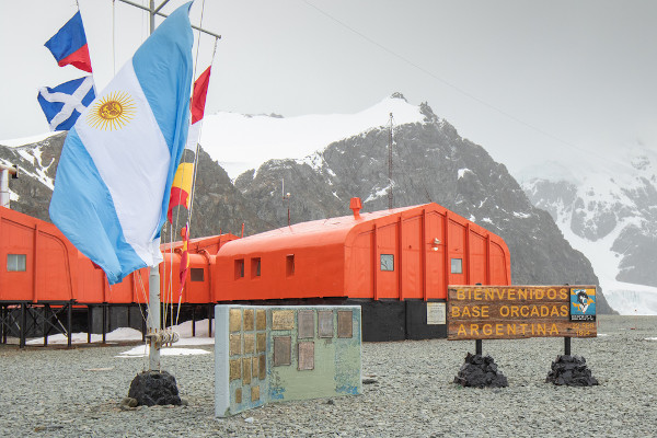 Base Orcadas, pertencente à Argentina, a primeira base permanente de pesquisa instalada na Antártida.