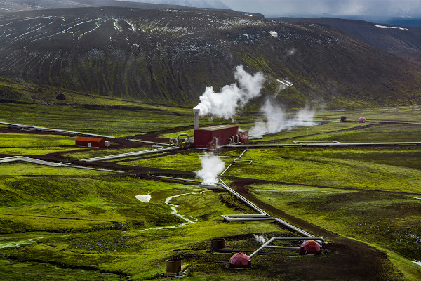 Usina geotérmica de Krafla, na Islândia, uma usina que produz energia geotérmica.