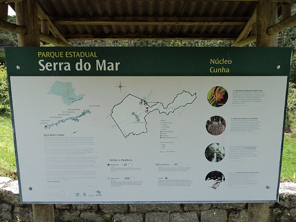 Placa com o mapa do Parque Estadual Serra do Mar, na cidade de Cunha, em São Paulo.