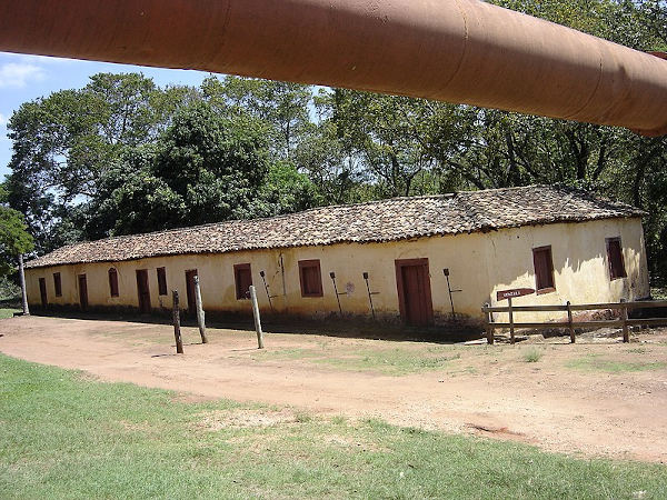 Vista de uma senzala onde escravos eram abrigados na Fazenda Santa Maria do Monjolinho, em São Paulo.