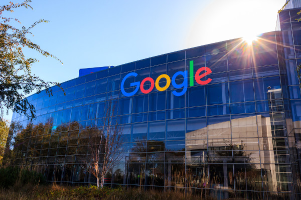 Fachada do prédio sede do Google, que faz parte de uma big tech.