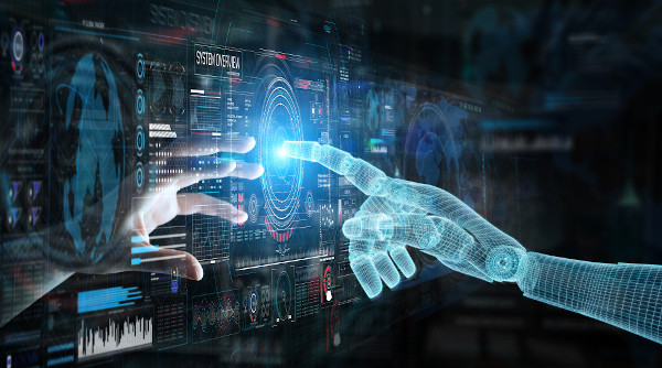 Mão humana e mão robótica tocando um gráfico digital em alusão à inteligência artificial.