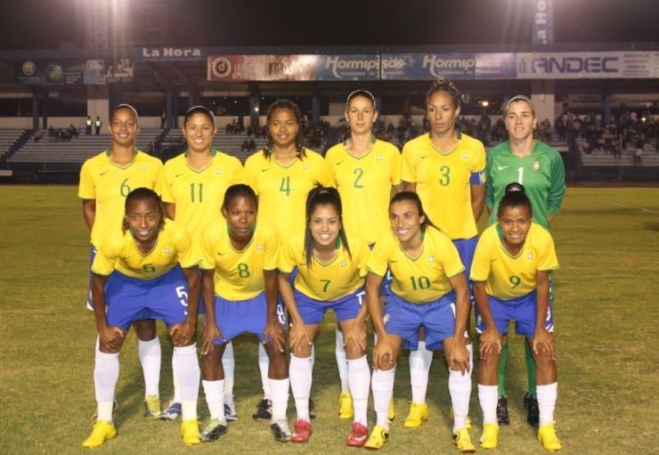 Marina Aggio em campo com a seleção brasileira