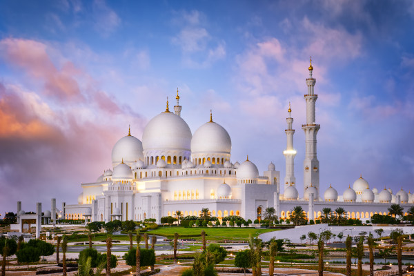 Vista da Grande Mesquita Sheikh Zayed em Abu Dhabi, nos Emirados Árabes.