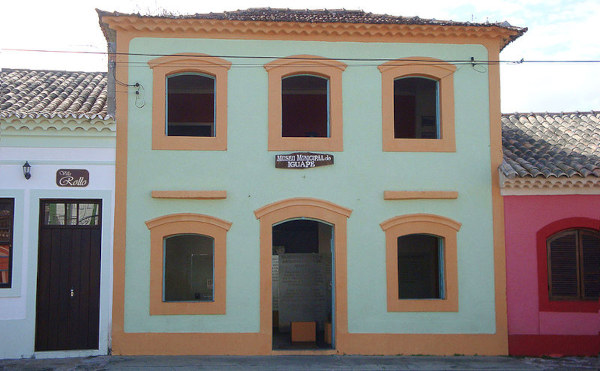 Antiga casa de fundição de Iguape, a primeira do Brasil. Atualmente o prédio abriga o Museu Municipal de Iguape.[1]