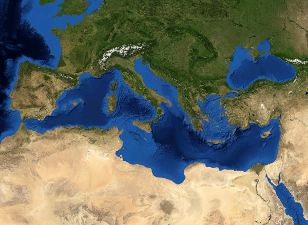Imagem de satélite mostrando o mar Mediterrâneo.