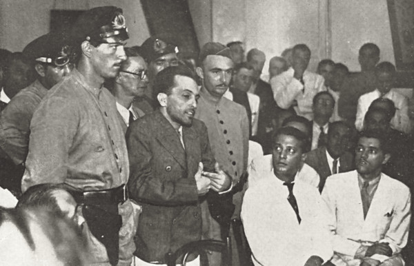 Luís Carlos Prestes, líder da Intentona Comunista, durante julgamento