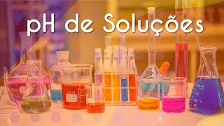 Escrito"pH de soluções" sobre imagem de vidrarias de laboratório de química, com soluções, para verificação do pH.