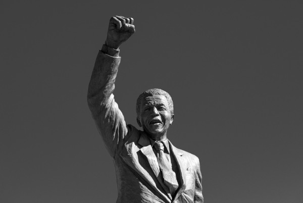 Estátua de Nelson Mandela na África do Sul.[2]