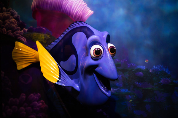 Dory, personagem do filme Procurando Nemo, um filme infantil para assistir nas férias escolares.