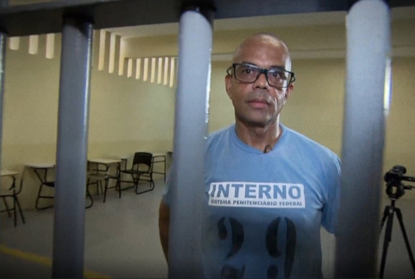 Fernandinho Beira-Mar, um dos chefes do Comando Vermelho, em uma penitenciária federal.