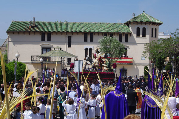 Procissão celebrando o Domingo de Ramos, na Espanha.