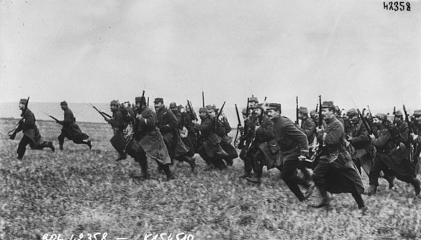 Infantaria francesa na Primeira Batalha do Marne. A contraofensiva aliada frustrou a tentativa alemã de invadir Paris.