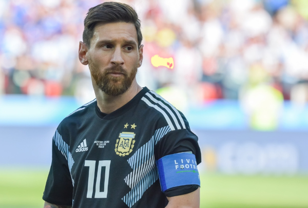 Messi, jogador argentino que iniciou sua carreira no futsal, em jogo da seleção argentina.