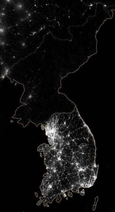 Imagem feita por satélite da península coreana, mostrando a divisão da Coreia atualmente.