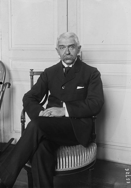 Fotografia de Pierre de Coubertin, francês responsável pelo início da era moderna dos Jogos Olímpicos de Verão.