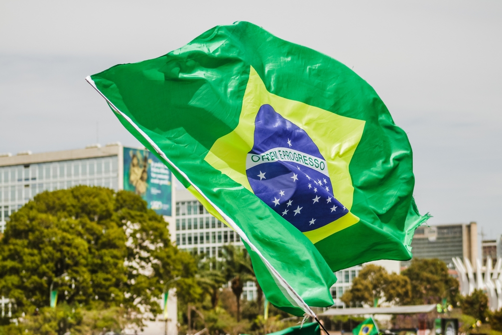 Bandeira do Brasil balançando em alusão ao Dia da Independência do Brasil.