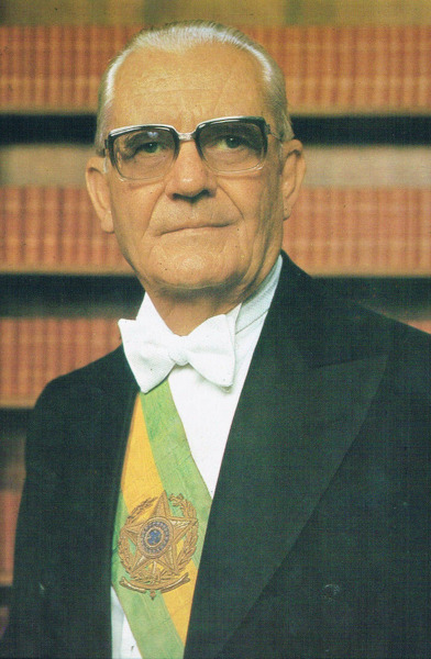 Ernesto Geisel em foto oficial do seu mandato presidencial.