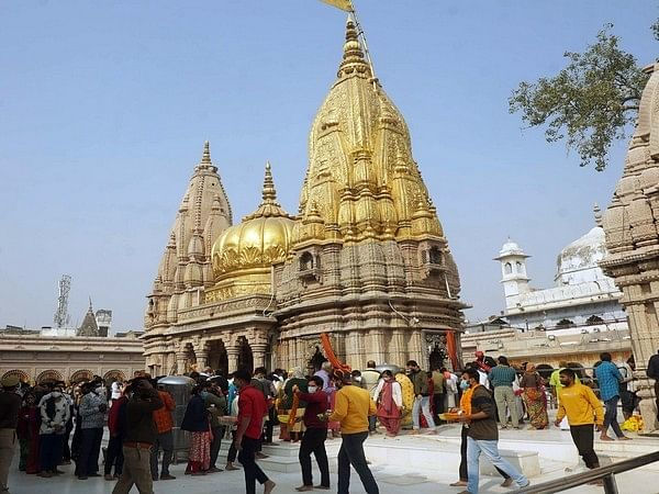 Templo de Kashi Vishwanath, em Varanasi, um dos lugares mais sagrados do hinduísmo, uma das 5 maiores religiões do mundo.