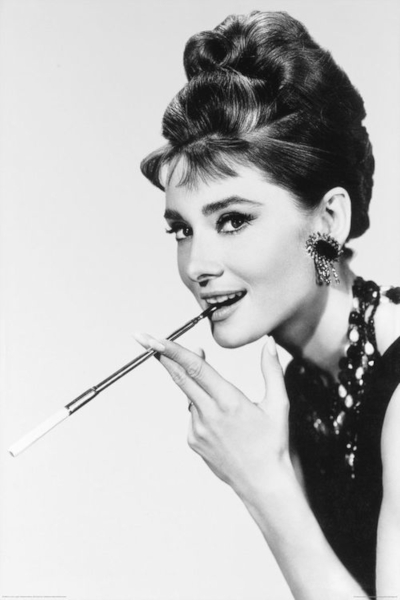 Fotografia de Audrey Hepburn, uma influência da moda dos anos 60.