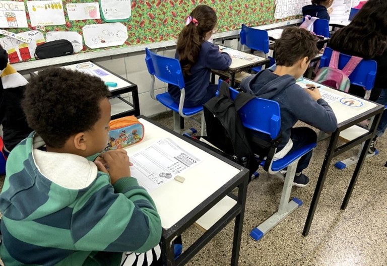 Sala de aula com estudantes