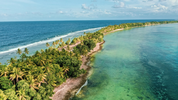 Paisagem natural em Tuvalu, país formado sobre diferentes atóis.